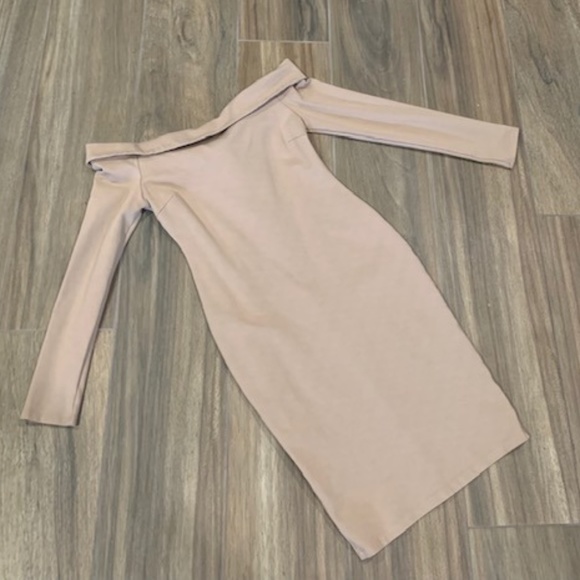 Off the Shoulder Body Con Dress! - Picture 1 of 5